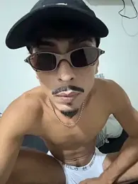 Magriim027 webcam model stream image