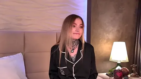 AriWild webcam model stream image