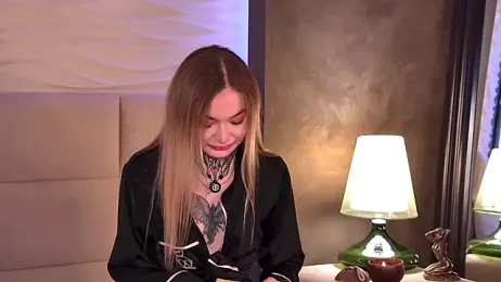 AriWild webcam model stream image