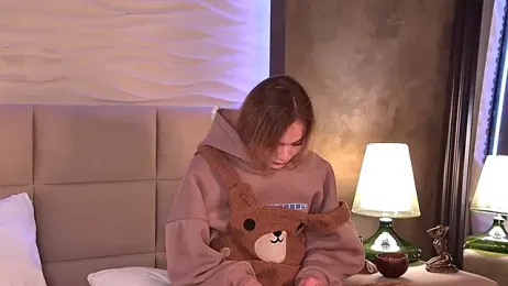 AriWild webcam model stream image