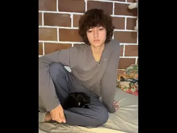 JoelnClouds webcam model stream image