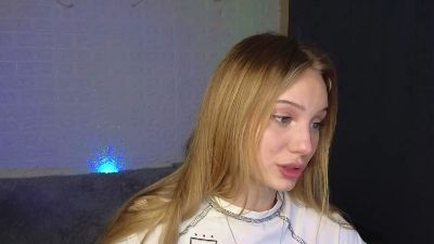 SandraSanvee webcam model stream image