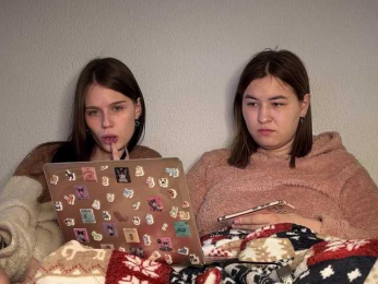 _Two_Chicks_ webcam model stream image