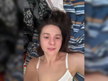 HelgaLeo webcam model stream image