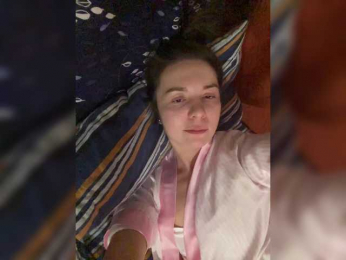 HelgaLeo webcam model stream image