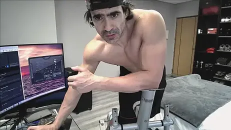 latinoo23bom webcam stripchat model stream image