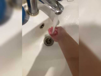 Queen-of-squirt webcam model stream image