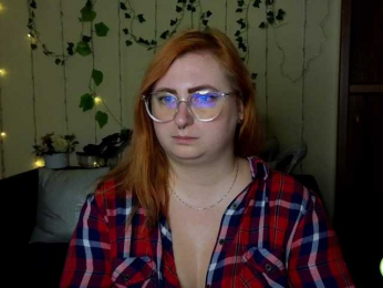 Aliciaredluv webcam model stream image