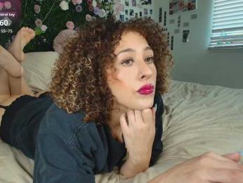 LyraCovee webcam model stream image
