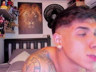 William Dracko webcam model stream image