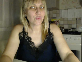 Karmella webcam model stream image