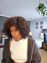 Goldenlace webcam model stream image