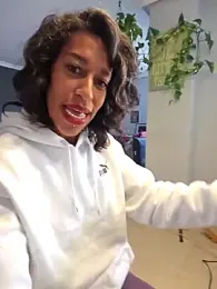 Goldenlace webcam model stream image