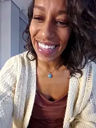 Goldenlace webcam model stream image