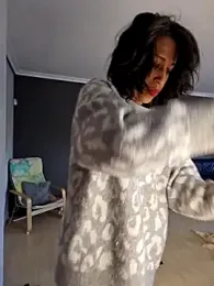 Goldenlace webcam model stream image