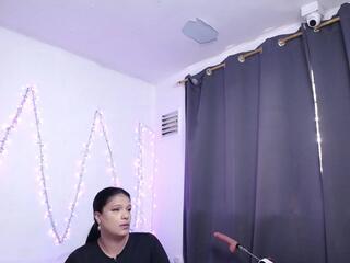 Nicol Love webcam model stream image