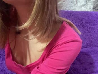 Evamiau webcam model stream image