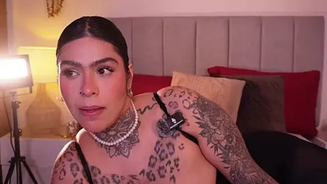 curvyliciousss webcam model stream image