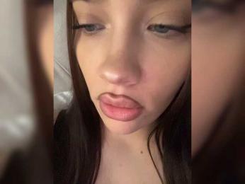 Glossmixdoll webcam bongacams model stream image