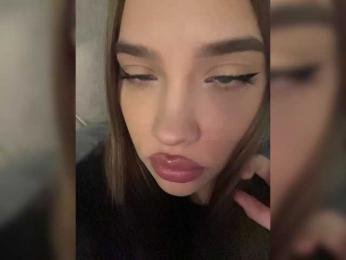 Glossmixdoll webcam model stream image