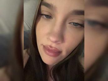 Glossmixdoll webcam model stream image