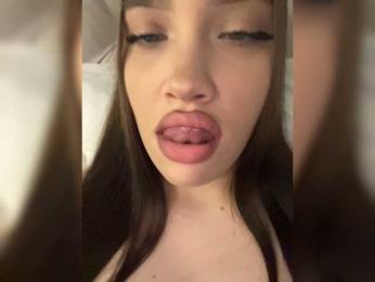 Glossmixdoll webcam bongacams model stream image
