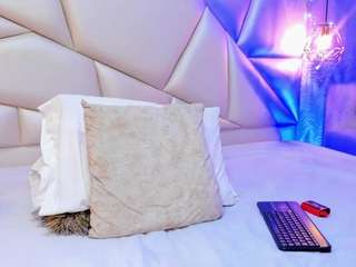 laurettedela-roux webcam model stream image