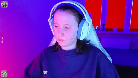 mon_lola webcam model stream image