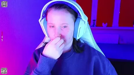 mon_lola webcam model stream image