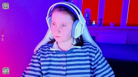 mon_lola webcam model stream image