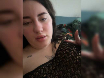 MoonAura webcam model stream image