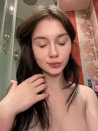 EvaHearts webcam model stream image