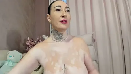 Rayanablackandwhite webcam model stream image