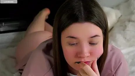 LowOncoming webcam model stream image