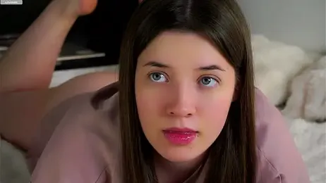 LowOncoming webcam stripchat model stream image