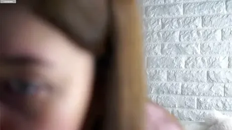 LowOncoming webcam model stream image