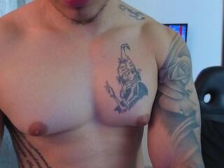 Ahiezer webcam model stream image