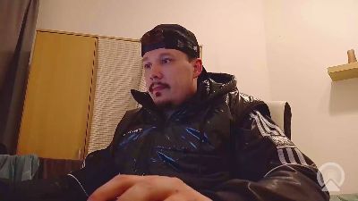 Shiny_gear_top webcam model stream image