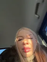 NewLale webcam model stream image