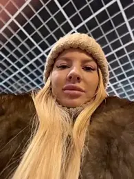 NewLale webcam model stream image