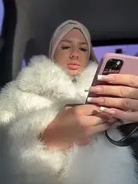 NewLale webcam model stream image