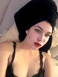 KikiWatson webcam model stream image