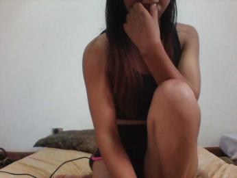 PrettyLie webcam model stream image