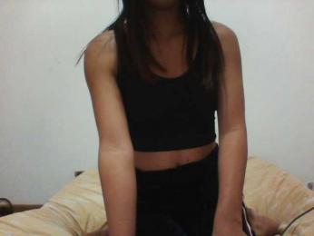 PrettyLie webcam model stream image