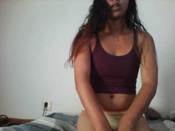PrettyLie webcam model stream image