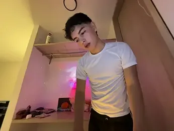 Blum_icee webcam stripchat model stream image