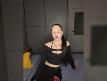 KiraKont webcam model stream image
