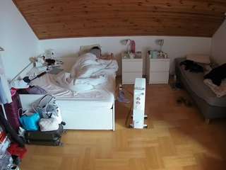 voyeurcam-julmodels-greybed-3 webcam model stream image