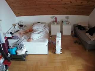 voyeurcam-julmodels-greybed-3 webcam model stream image