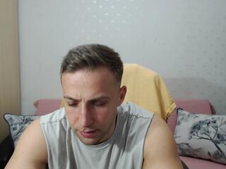 Lee Weigh webcam model stream image